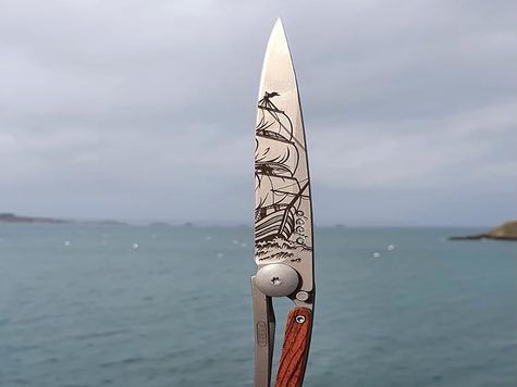 Deejo 37g, Coral wood / Corsair